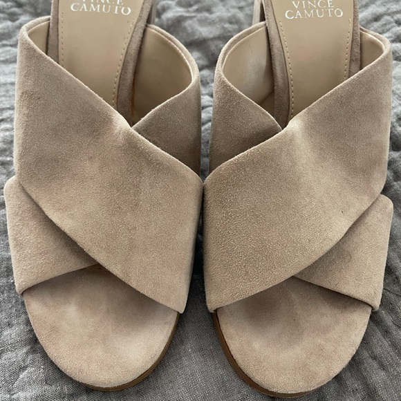 Suede Vince Camuto block heels size 9.5 - Picture 6 of 8
